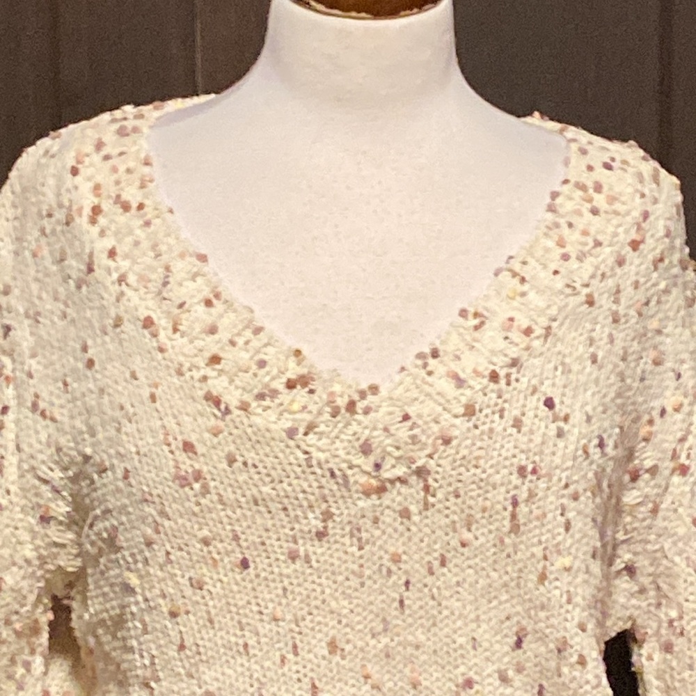 by the River-Small cream colored V neck sweater with Pink and Brown yarn design - Picture 2 of 7
